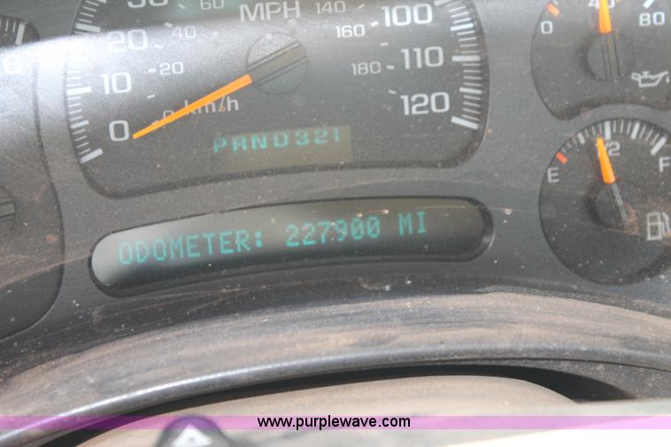 image for item H1562 2003 Chevrolet Silverado 1500 Ext.Cab pickup truck