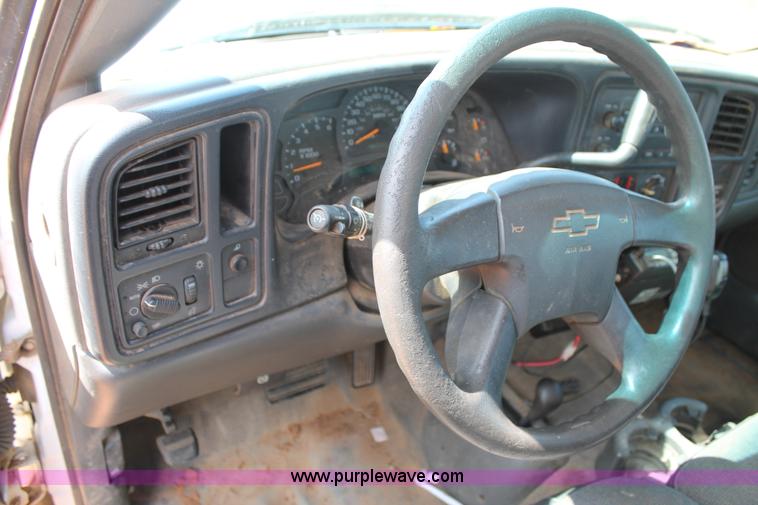 image for item H1562 2003 Chevrolet Silverado 1500 Ext.Cab pickup truck