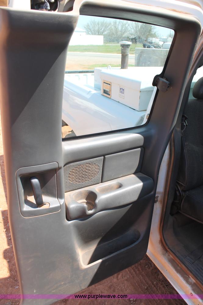 image for item H1562 2003 Chevrolet Silverado 1500 Ext.Cab pickup truck