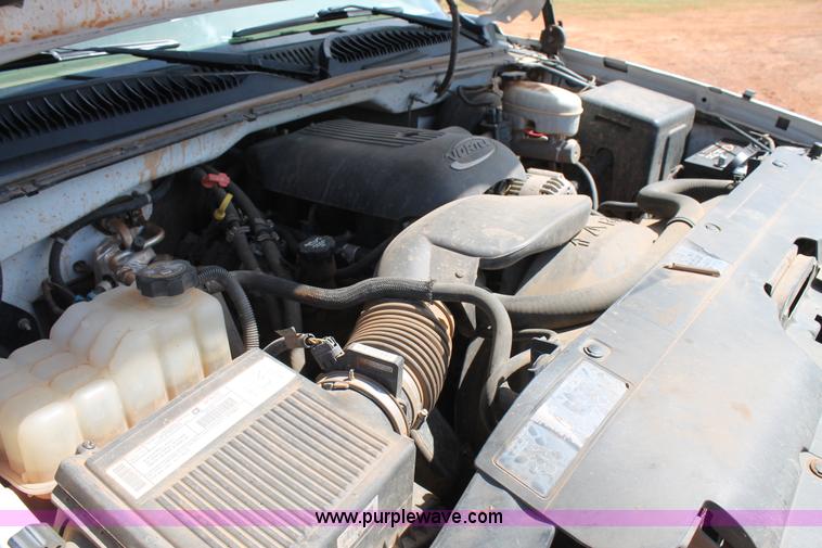 image for item H1562 2003 Chevrolet Silverado 1500 Ext.Cab pickup truck