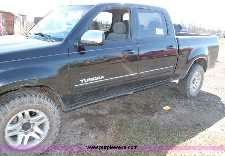 image for item H1568 2005 Toyota Tundra SR5 Double Cab pickup truck