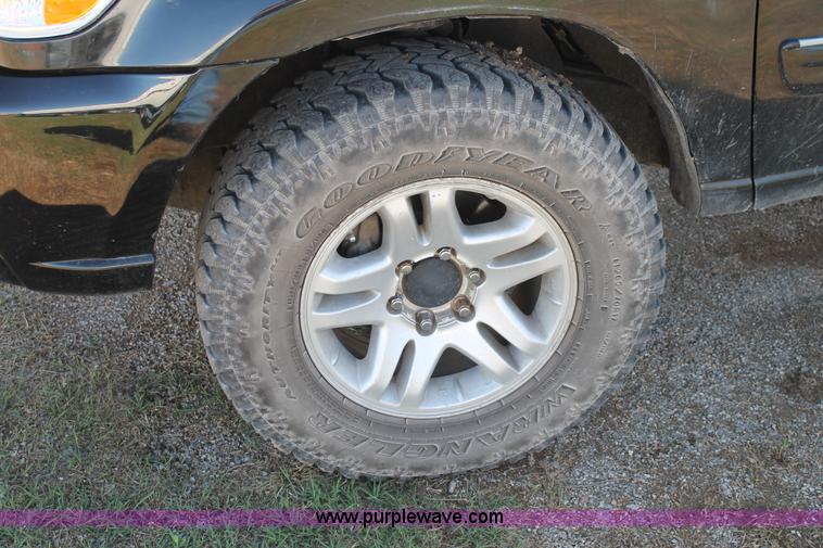 image for item H1568 2005 Toyota Tundra SR5 Double Cab pickup truck