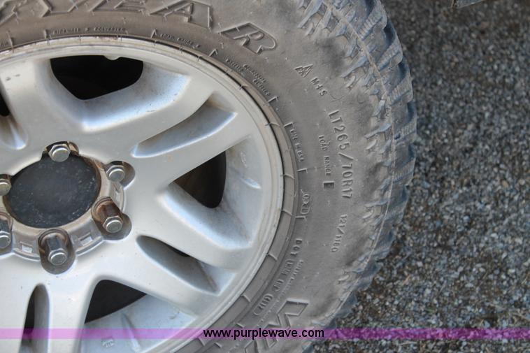 image for item H1568 2005 Toyota Tundra SR5 Double Cab pickup truck