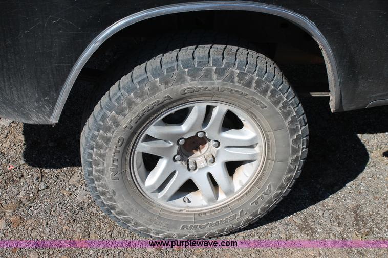 image for item H1568 2005 Toyota Tundra SR5 Double Cab pickup truck