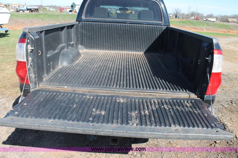image for item H1568 2005 Toyota Tundra SR5 Double Cab pickup truck