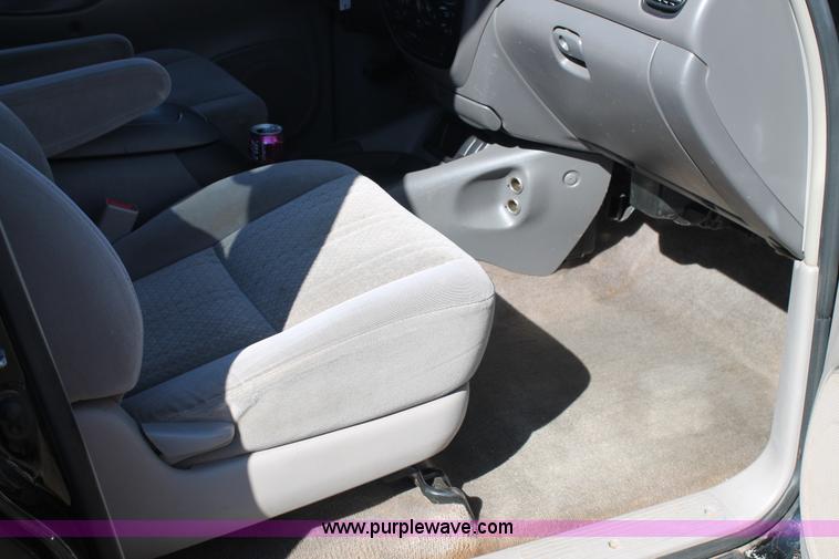 image for item H1568 2005 Toyota Tundra SR5 Double Cab pickup truck