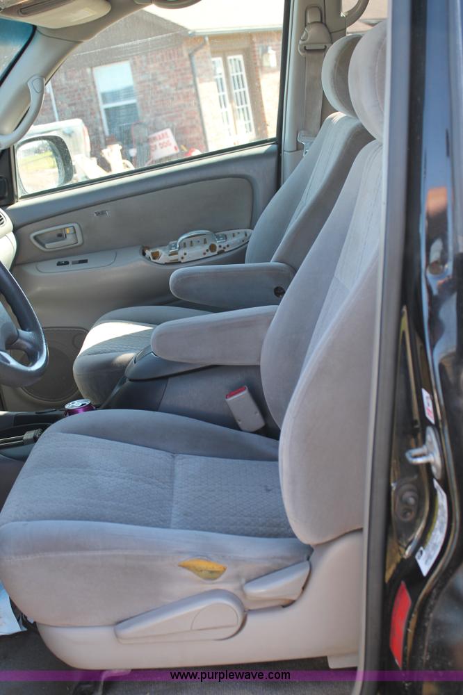 image for item H1568 2005 Toyota Tundra SR5 Double Cab pickup truck