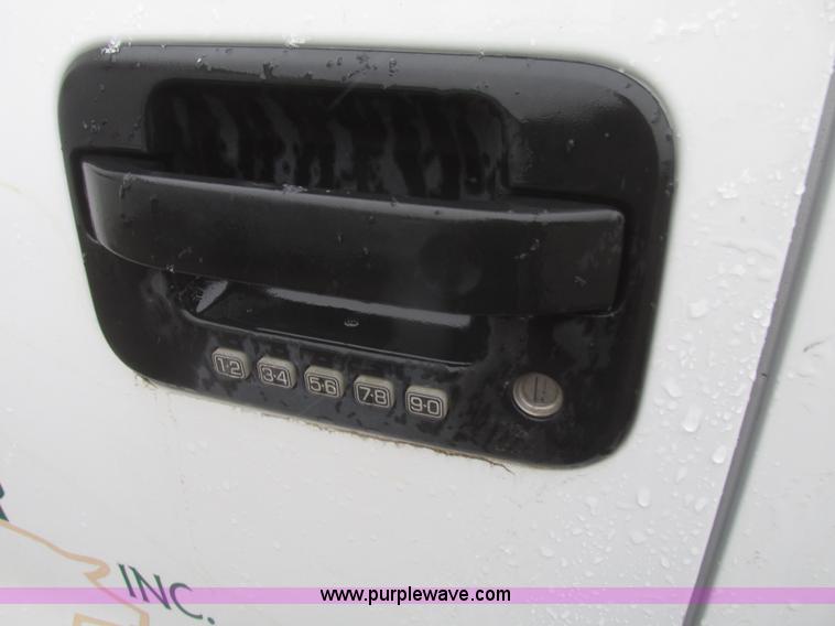 image for item H4700 2007 Ford F150 FX4 SuperCab pickup truck