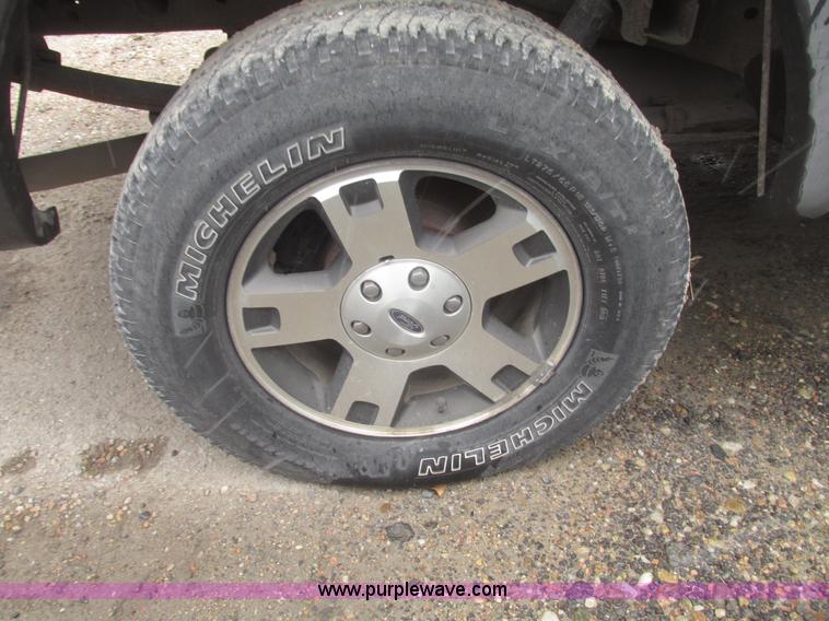 image for item H4700 2007 Ford F150 FX4 SuperCab pickup truck