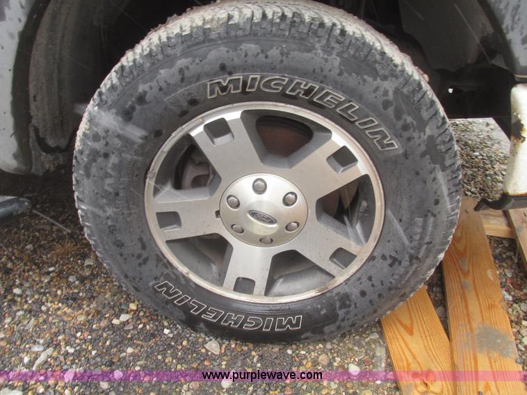 image for item H4700 2007 Ford F150 FX4 SuperCab pickup truck