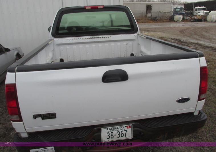 image for item H4701 2004 Ford F150 XL SuperCab pickup truck