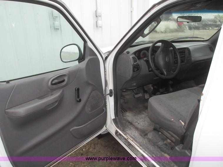 image for item H4701 2004 Ford F150 XL SuperCab pickup truck