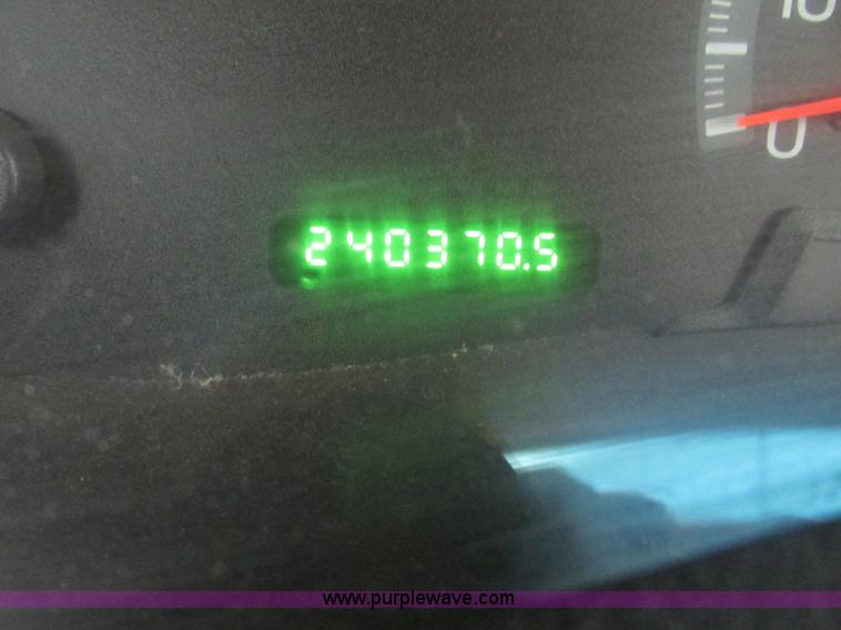 image for item H4701 2004 Ford F150 XL SuperCab pickup truck