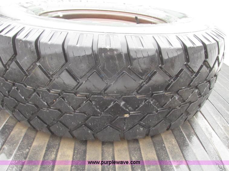 image for item H4701 2004 Ford F150 XL SuperCab pickup truck