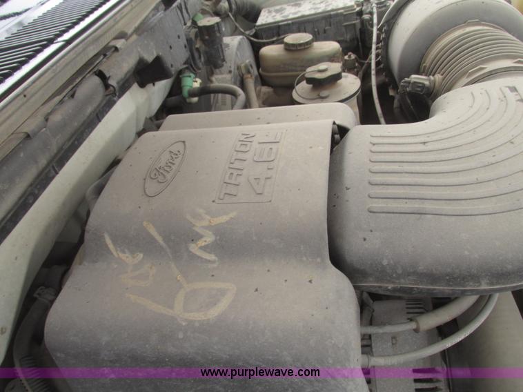 image for item H4701 2004 Ford F150 XL SuperCab pickup truck