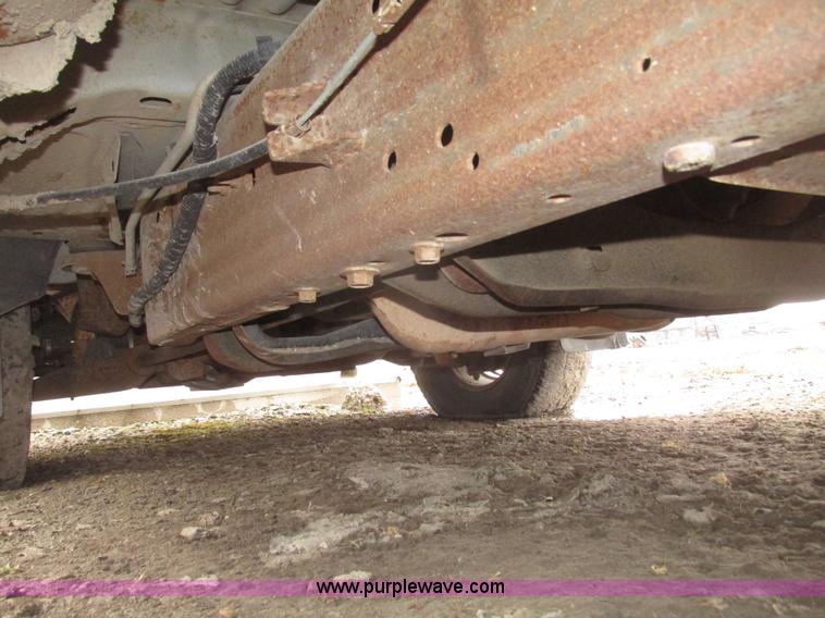 image for item H4701 2004 Ford F150 XL SuperCab pickup truck