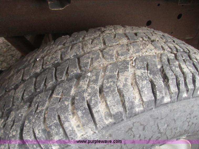 image for item H4701 2004 Ford F150 XL SuperCab pickup truck