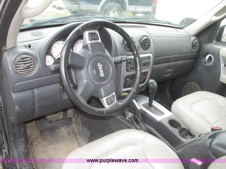 image for item H4702 2003 Jeep Liberty Limited SUV