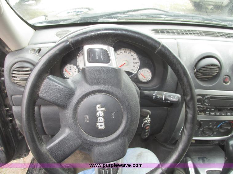 image for item H4702 2003 Jeep Liberty Limited SUV
