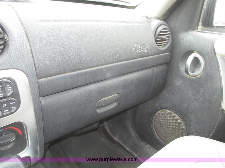 image for item H4702 2003 Jeep Liberty Limited SUV