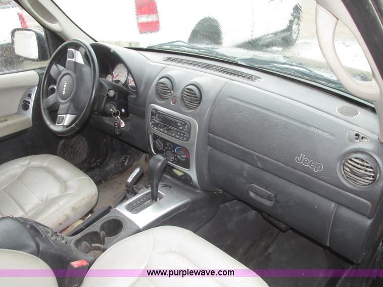 image for item H4702 2003 Jeep Liberty Limited SUV