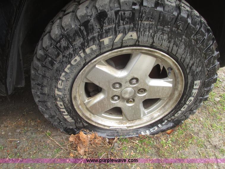 image for item H4702 2003 Jeep Liberty Limited SUV