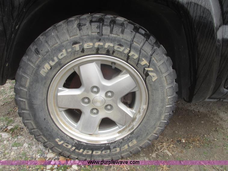 image for item H4702 2003 Jeep Liberty Limited SUV