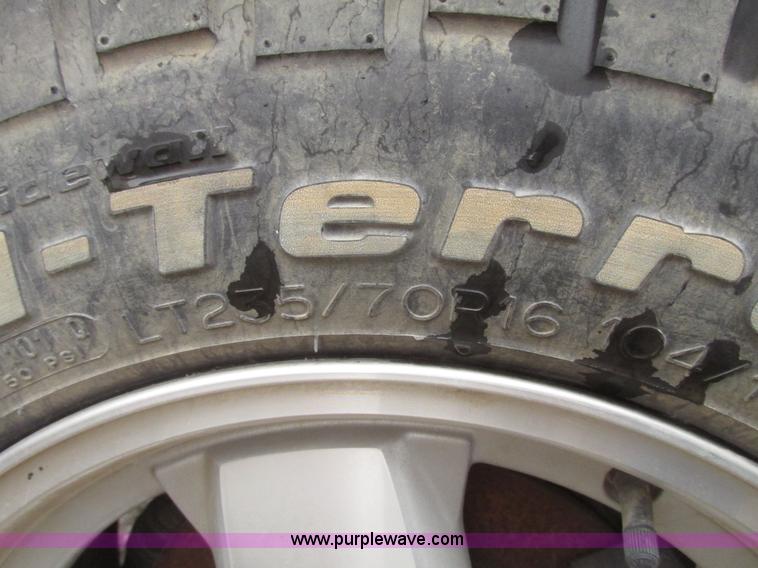 image for item H4702 2003 Jeep Liberty Limited SUV