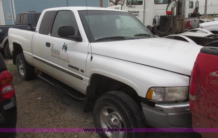 image for item H4704 2001 Dodge Ram 1500 Quad Cab pickup truck