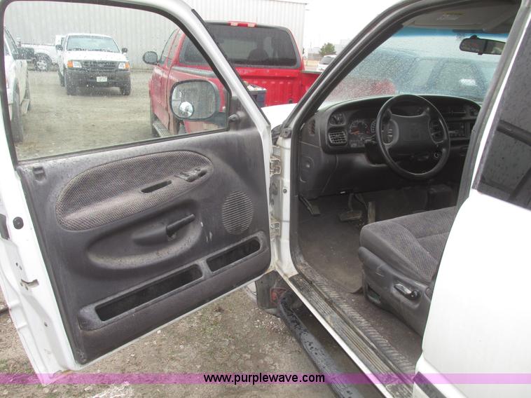 image for item H4704 2001 Dodge Ram 1500 Quad Cab pickup truck