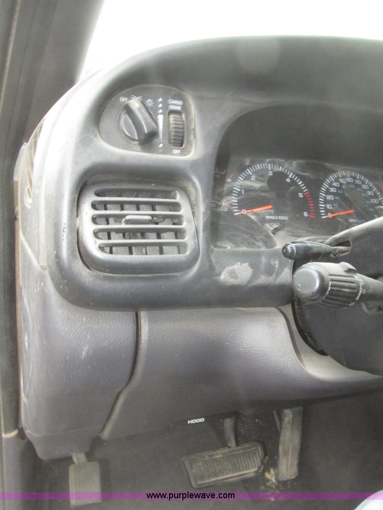 image for item H4704 2001 Dodge Ram 1500 Quad Cab pickup truck