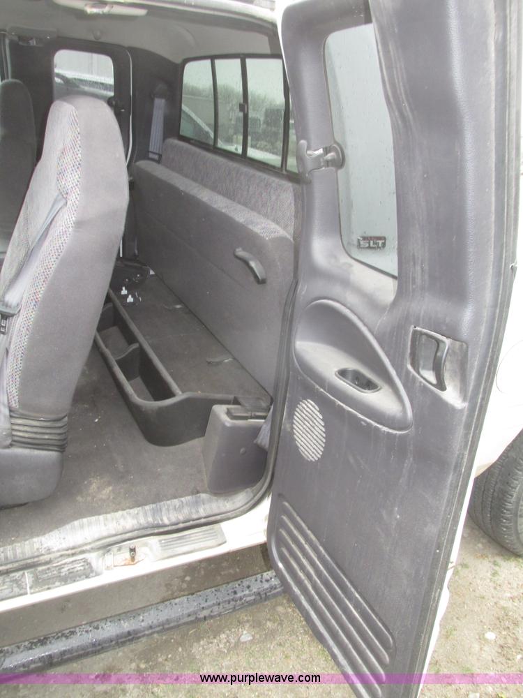 image for item H4704 2001 Dodge Ram 1500 Quad Cab pickup truck