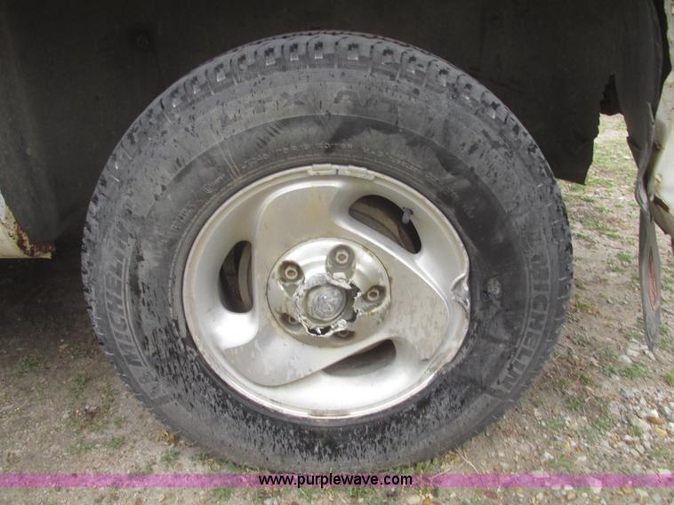 image for item H4704 2001 Dodge Ram 1500 Quad Cab pickup truck