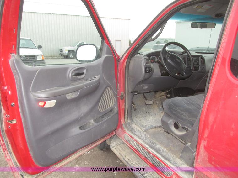 image for item H4705 2000 Ford F150 XLT SuperCab pickup truck