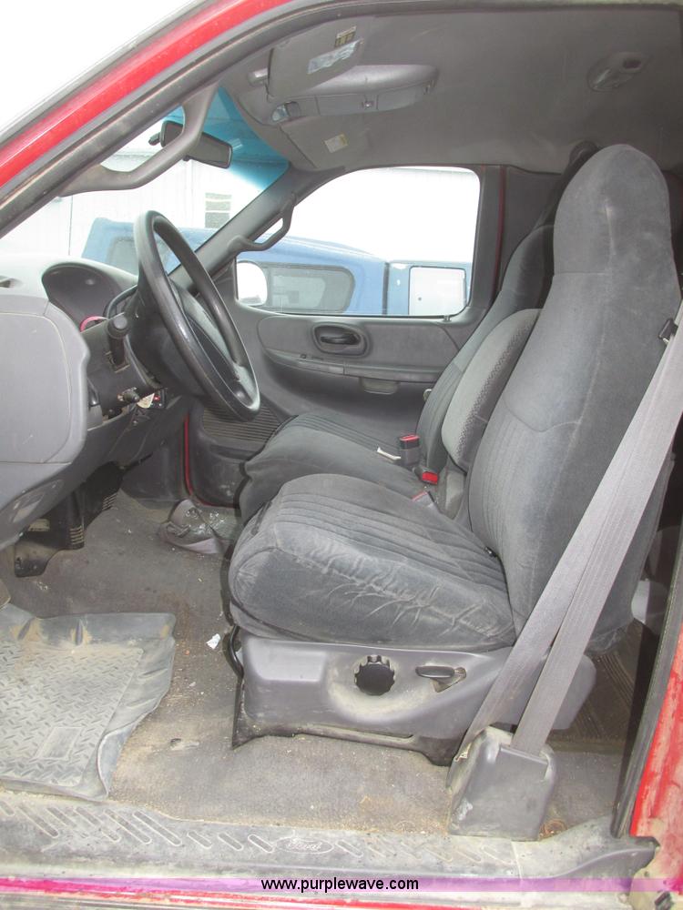 image for item H4705 2000 Ford F150 XLT SuperCab pickup truck