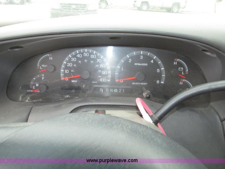 image for item H4705 2000 Ford F150 XLT SuperCab pickup truck