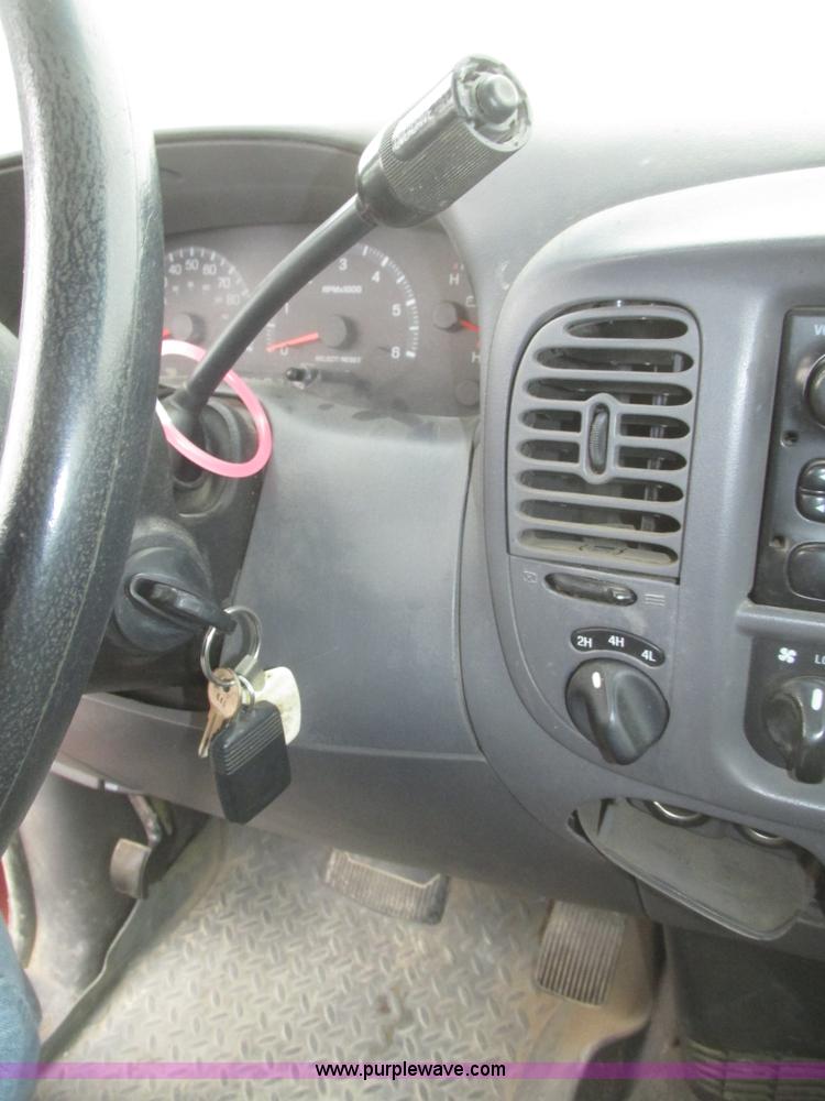 image for item H4705 2000 Ford F150 XLT SuperCab pickup truck