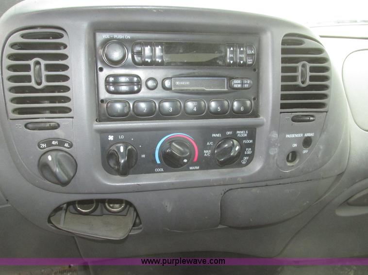 image for item H4705 2000 Ford F150 XLT SuperCab pickup truck