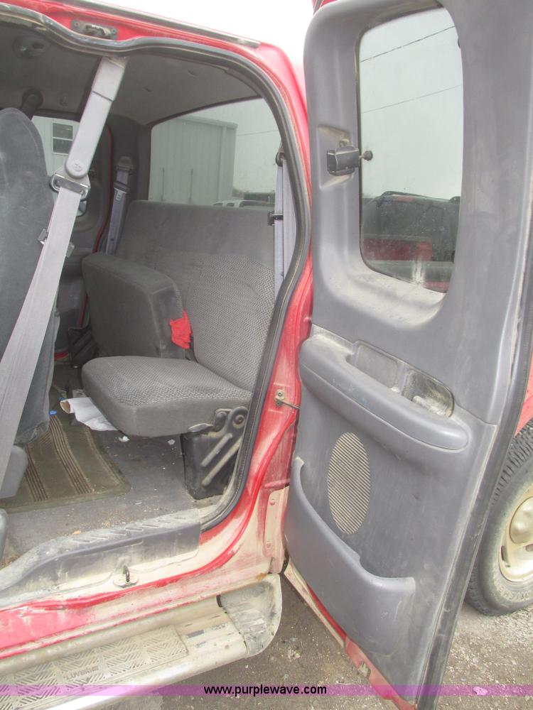 image for item H4705 2000 Ford F150 XLT SuperCab pickup truck