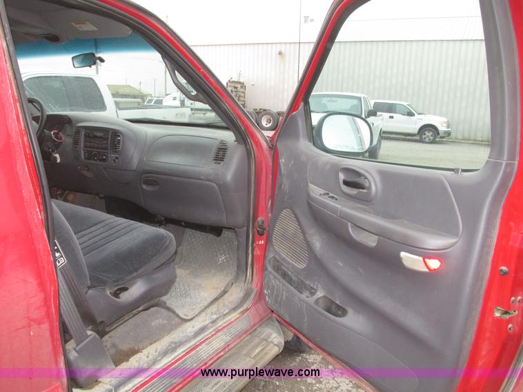 image for item H4705 2000 Ford F150 XLT SuperCab pickup truck