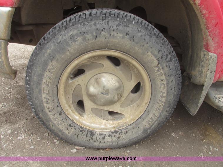 image for item H4705 2000 Ford F150 XLT SuperCab pickup truck