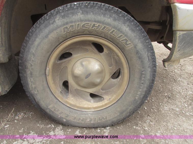 image for item H4705 2000 Ford F150 XLT SuperCab pickup truck