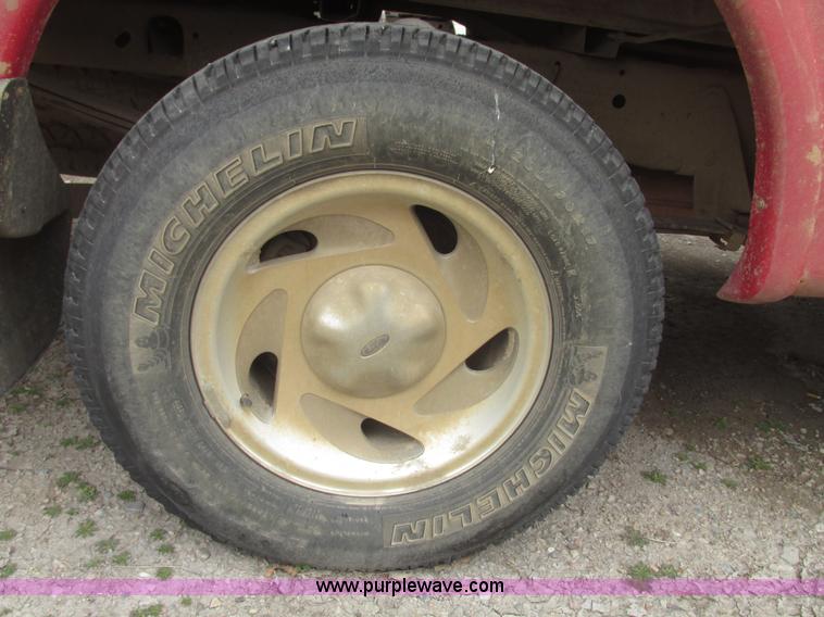 image for item H4705 2000 Ford F150 XLT SuperCab pickup truck