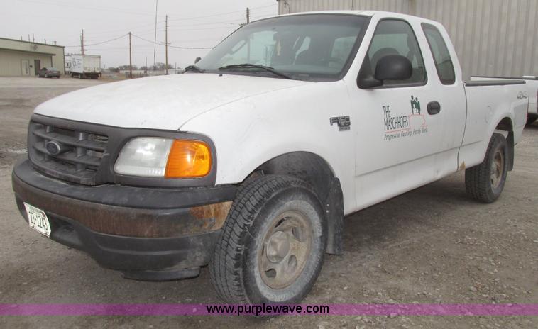 image for item H4706 2004 Ford F150 XL SuperCab pickup truck
