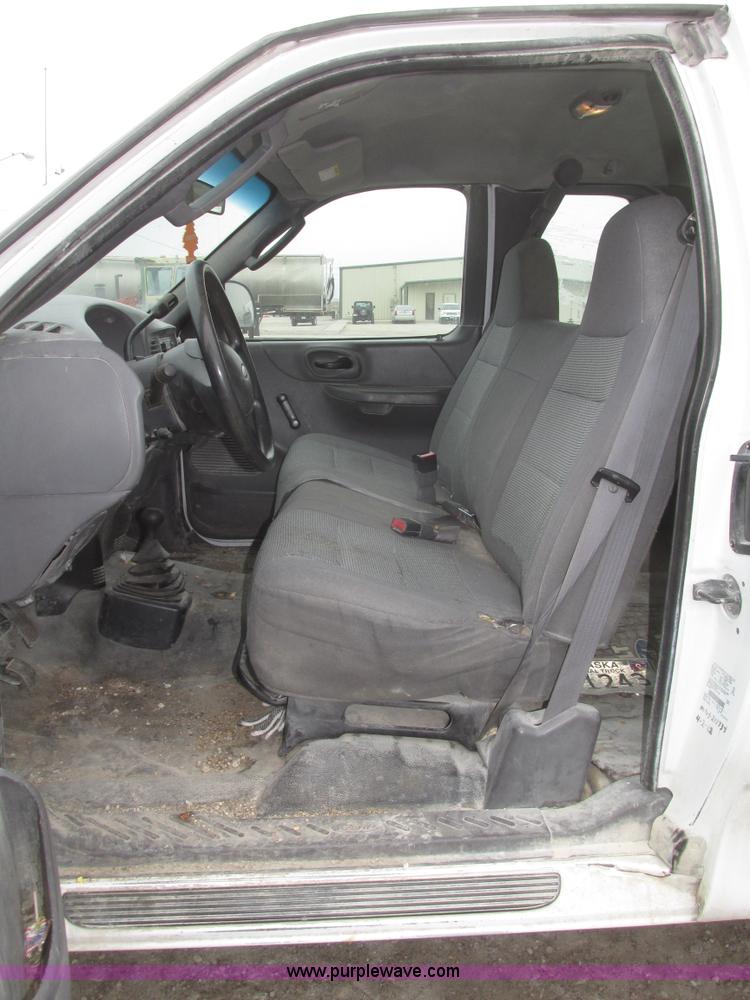 image for item H4706 2004 Ford F150 XL SuperCab pickup truck