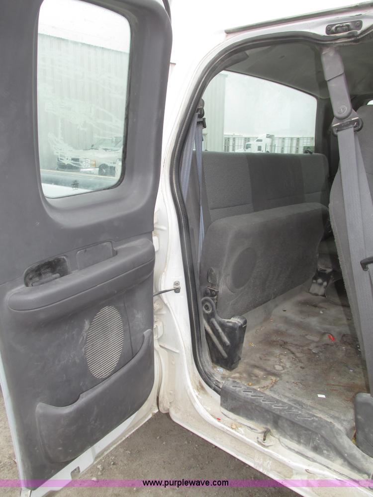 image for item H4706 2004 Ford F150 XL SuperCab pickup truck