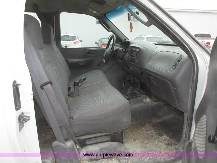 image for item H4706 2004 Ford F150 XL SuperCab pickup truck