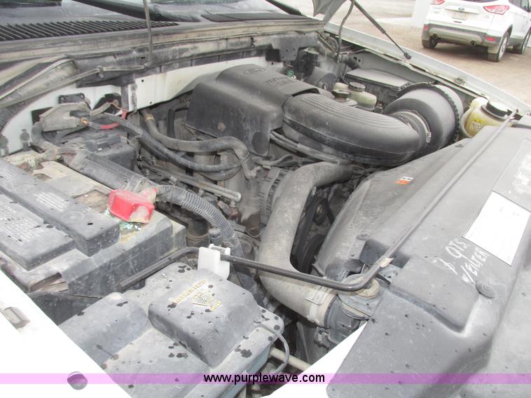 image for item H4706 2004 Ford F150 XL SuperCab pickup truck