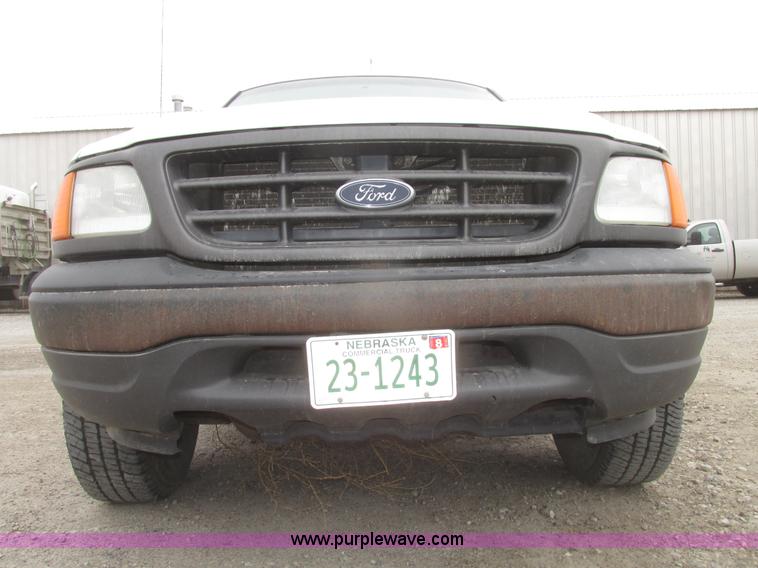 image for item H4706 2004 Ford F150 XL SuperCab pickup truck