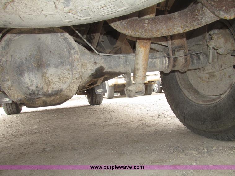 image for item H4706 2004 Ford F150 XL SuperCab pickup truck